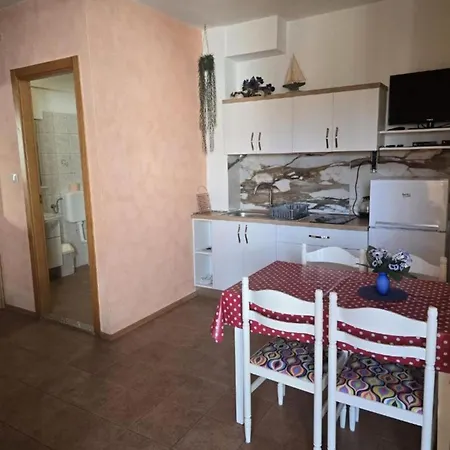 Gogi - One Bedroom A5 * Τρογκίρ
